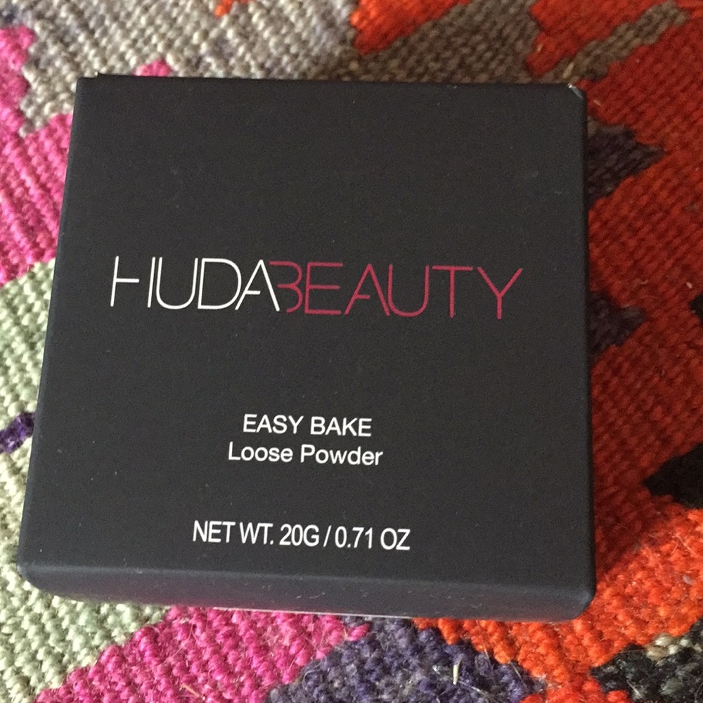 NEW! HUDA BEAUTY Easy Bake Powder in Pound Cake